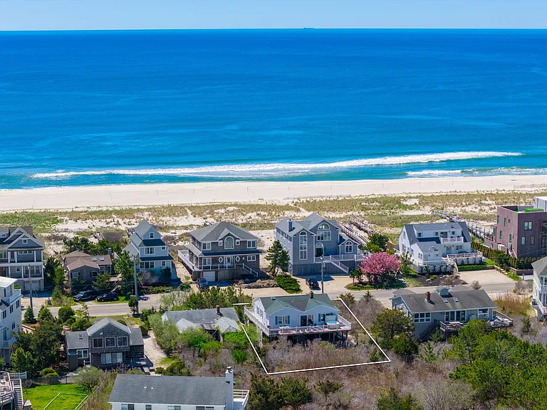 898 Dune Rd — Photo 33