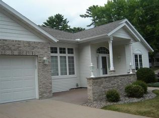 930 Pinewood Ln, Wausau, WI 54403