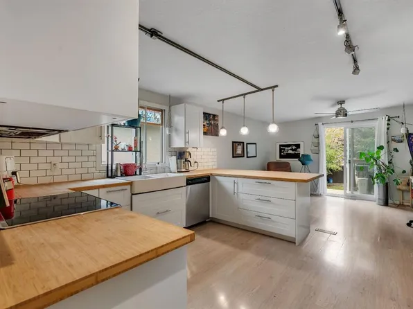 431 E 37th St SW, Calgary, AB T3C 1R7