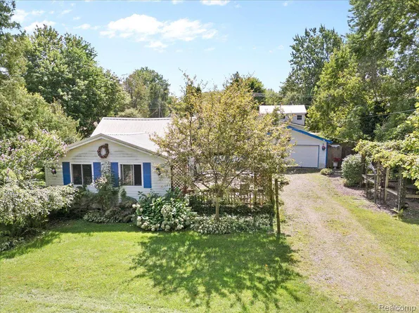 7400 Aspen Rd, Lexington, MI 48450