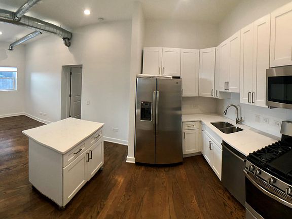 3rd image of 1115 N Hermitage Ave #B