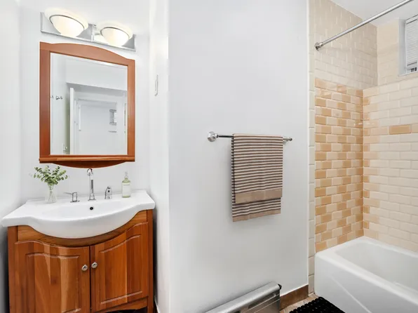 17-19 Columbia Terrace image 7 of 25