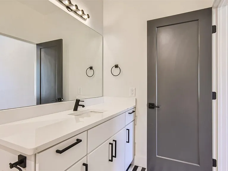 401 Serenity Ln — Photo 20