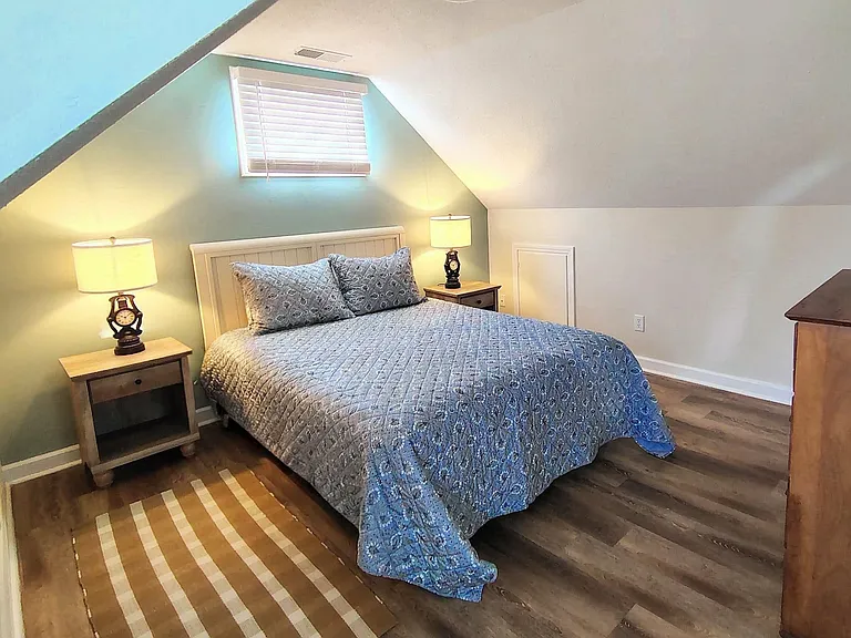 E Sandhurst Dr — Photo 16