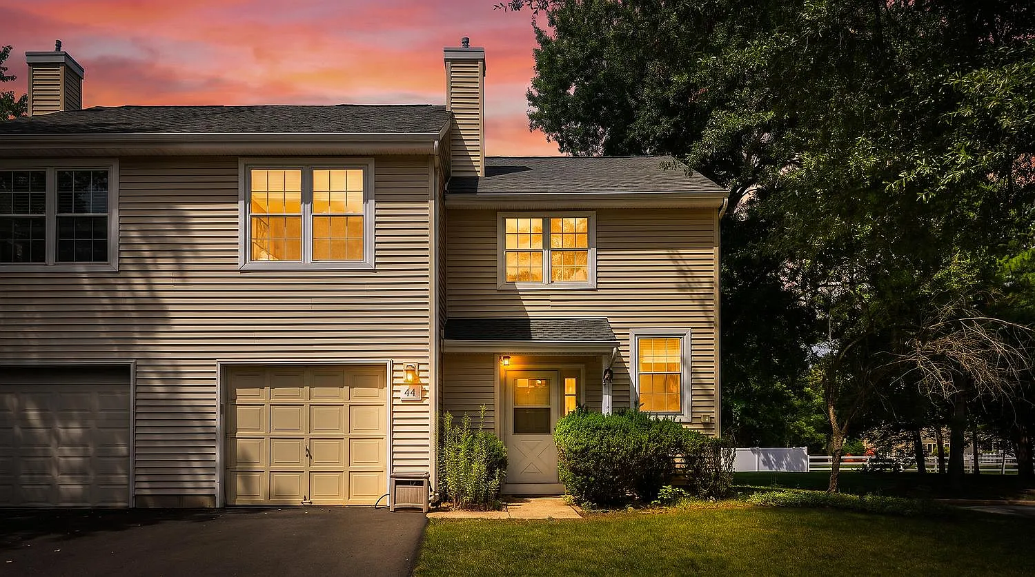 44 Whitby Cir — Photo 1