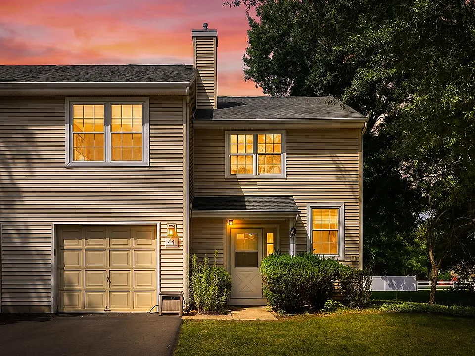 44 Whitby Cir