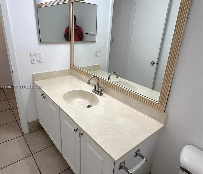 711 N Pine Island Rd #211 — Photo 13