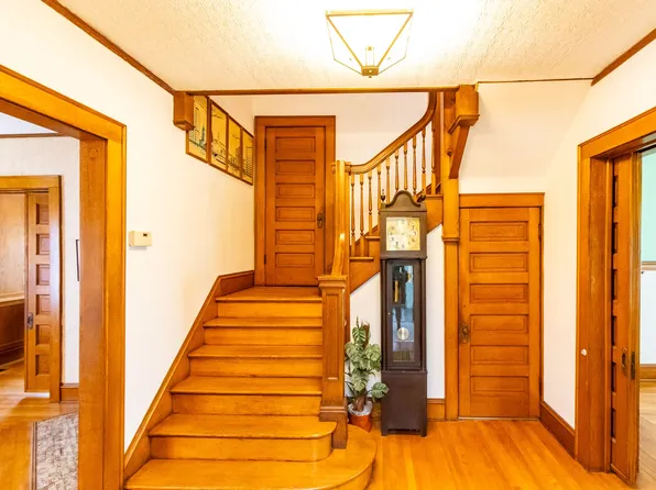 3719 Cottage Grove Ave, Des Moines, IA 50311