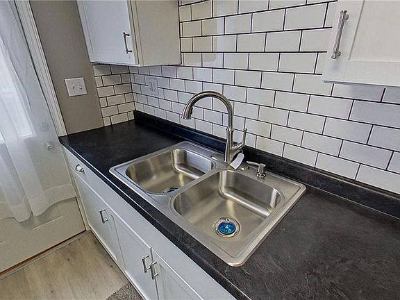 3rd image of 106 Galewood Dr