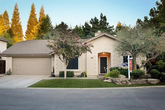 10580 N Seacrest Dr photo 1