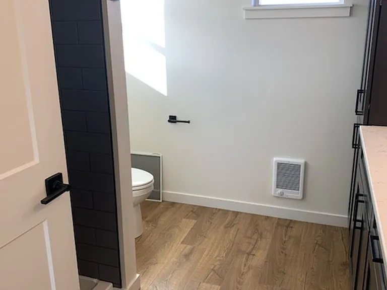 2218 N Chaffee St — Photo 15