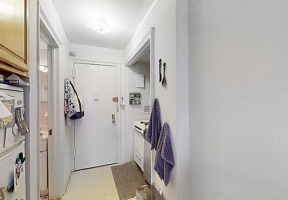 5th image of 50 W 72nd St APT 1003