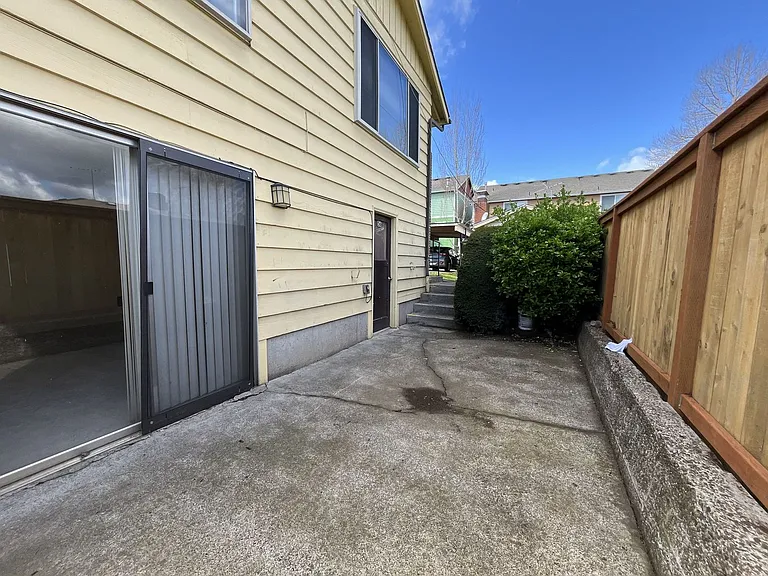 4660 NE Lombard St — Photo 35
