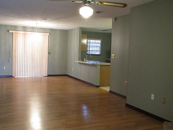 3rd image of 65 Olde Cypress Cir