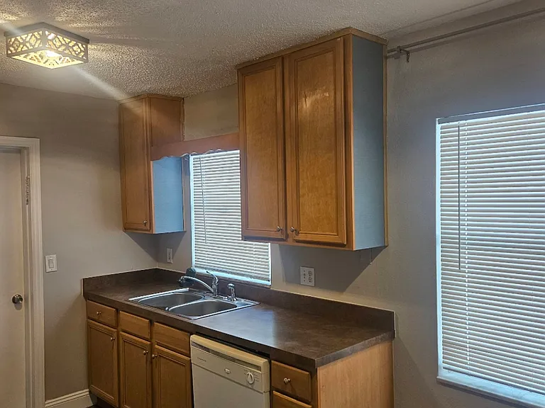 611 S Mills Ave #1 — Photo 3