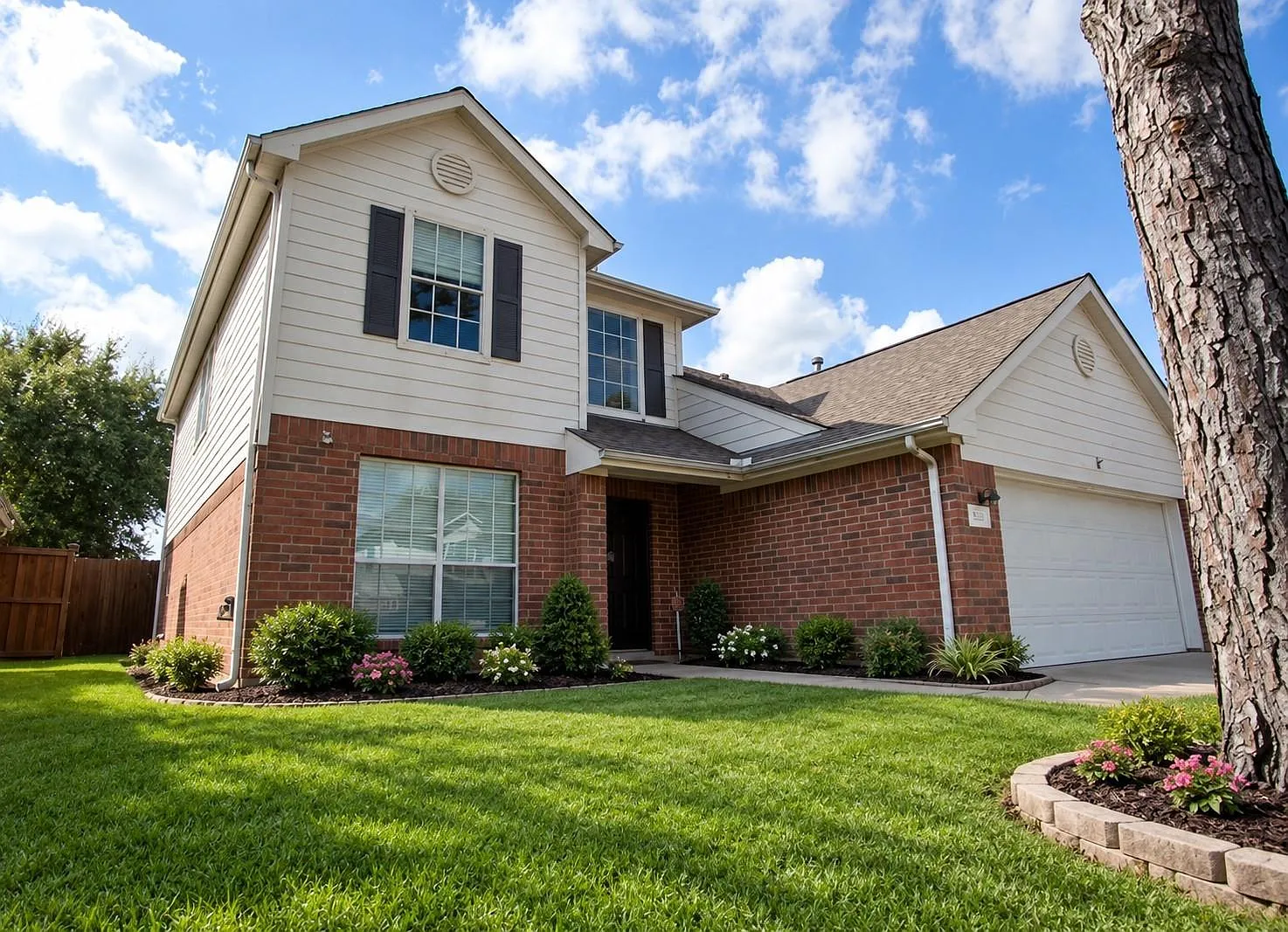 4 bed, 2.5 bath, 2224 sqft, $2,290 — Photo 2