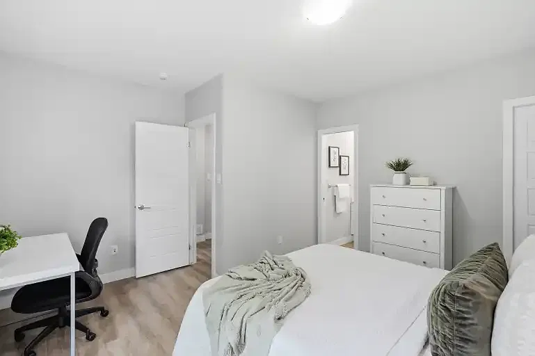 5 bed, 4.5 bath, 2250 sqft, $1,350 — Photo 4