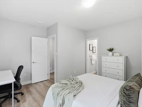 4th image of 544 Windermere Rd #1