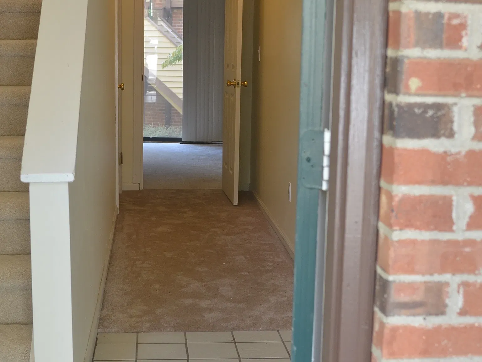 8 Oakwood Ave — Photo 2