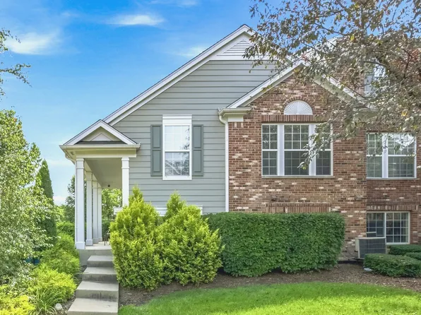 2431 Emily Ln, Elgin, IL 60124