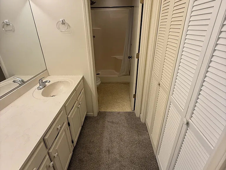 1409 Chestnut Dr #E — Photo 7