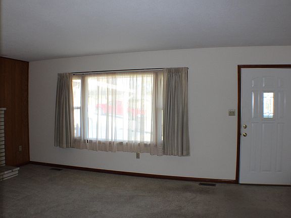 4th image of 141 E Central