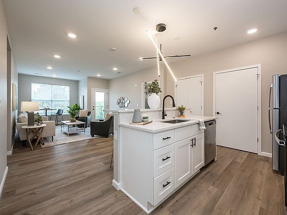 2nd image of 10809 Olive Blvd #202