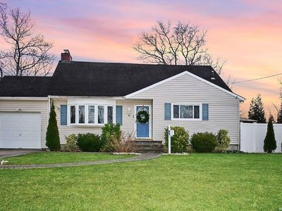 24 Southwood Lane, North Babylon, NY, 11703