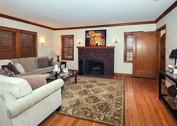 3rd image of 1841 Palace Ave