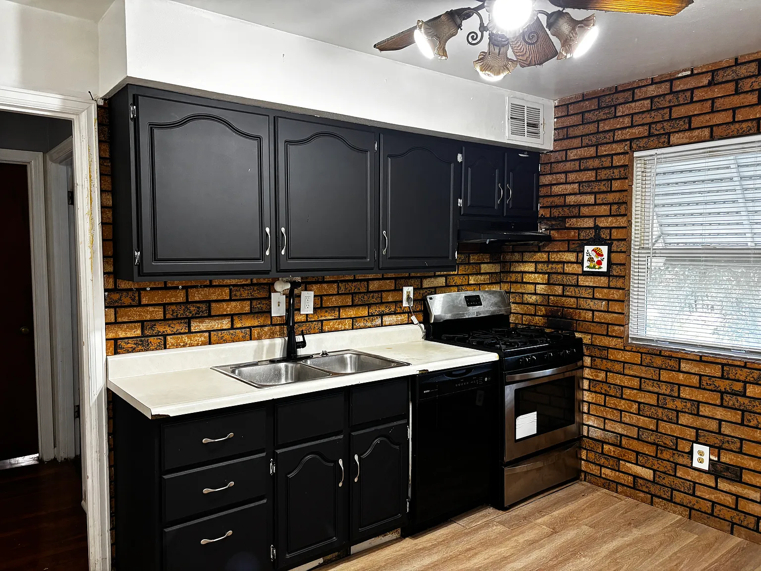 2 bed, 1.5 bath, 982 sqft, $1,200 — Photo 4