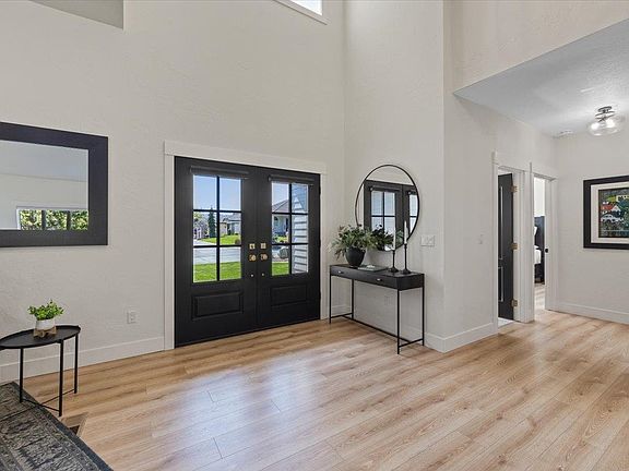 5th image of 426 N Village Ln