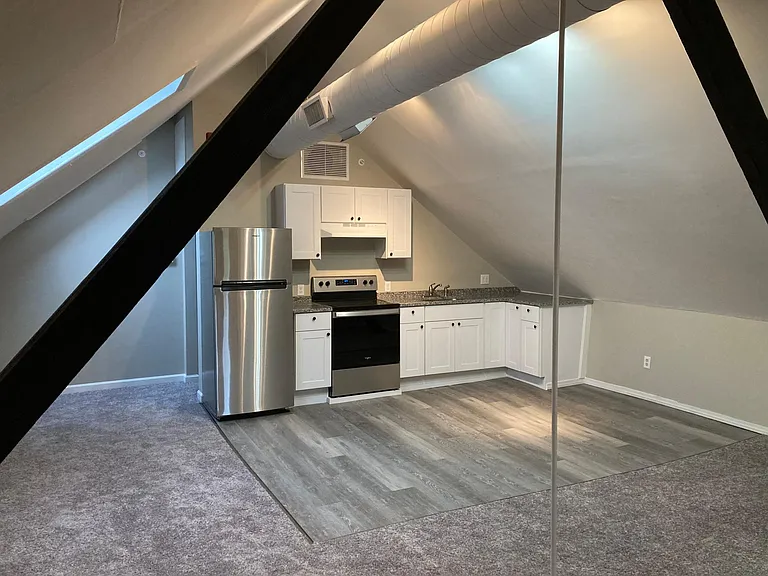 256 Main St #1 — Photo 3