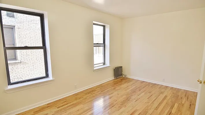 Rented by Park Property Advisors | media 4