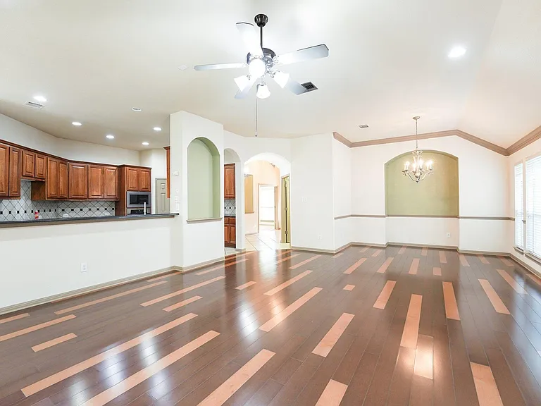 10028 Lisi Anne Dr — Photo 13