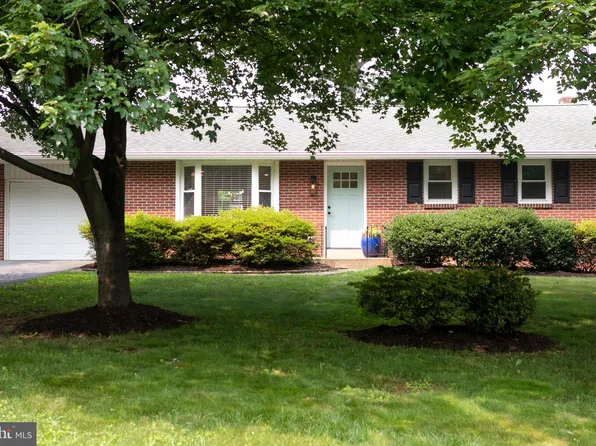 12 Highland Dr, Lancaster, PA 17602