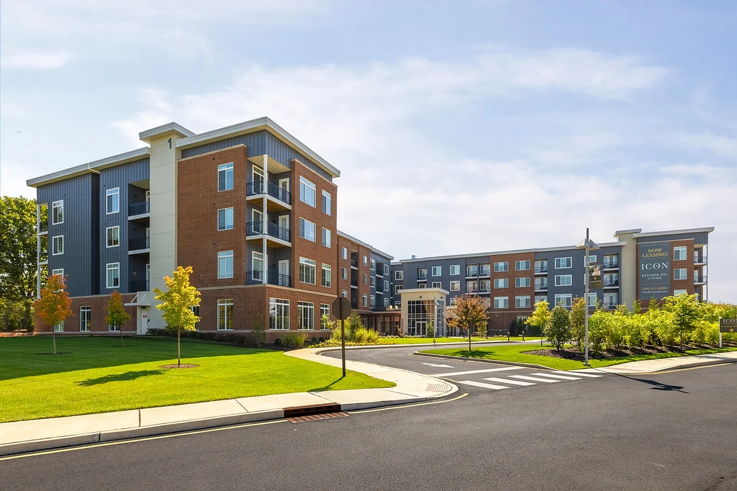 Icon Riverwalk - 55+ Active Adult Apartment Homes — Photo 4
