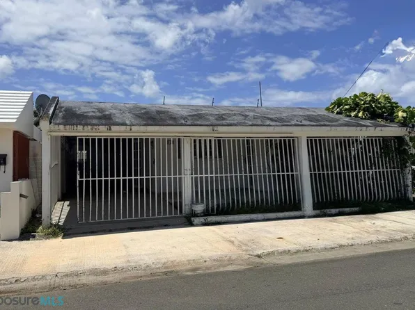 (undisclosed Address), Dorado, PR 00646