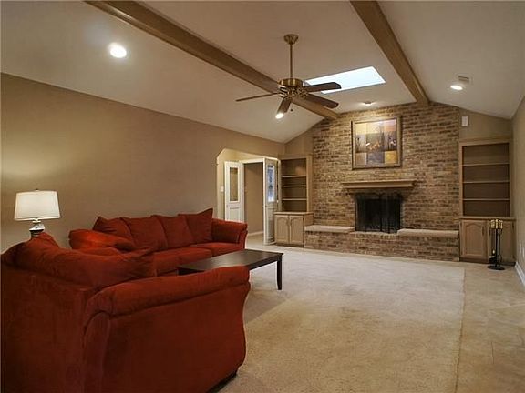 4th image of 23 Crestwood Dr
