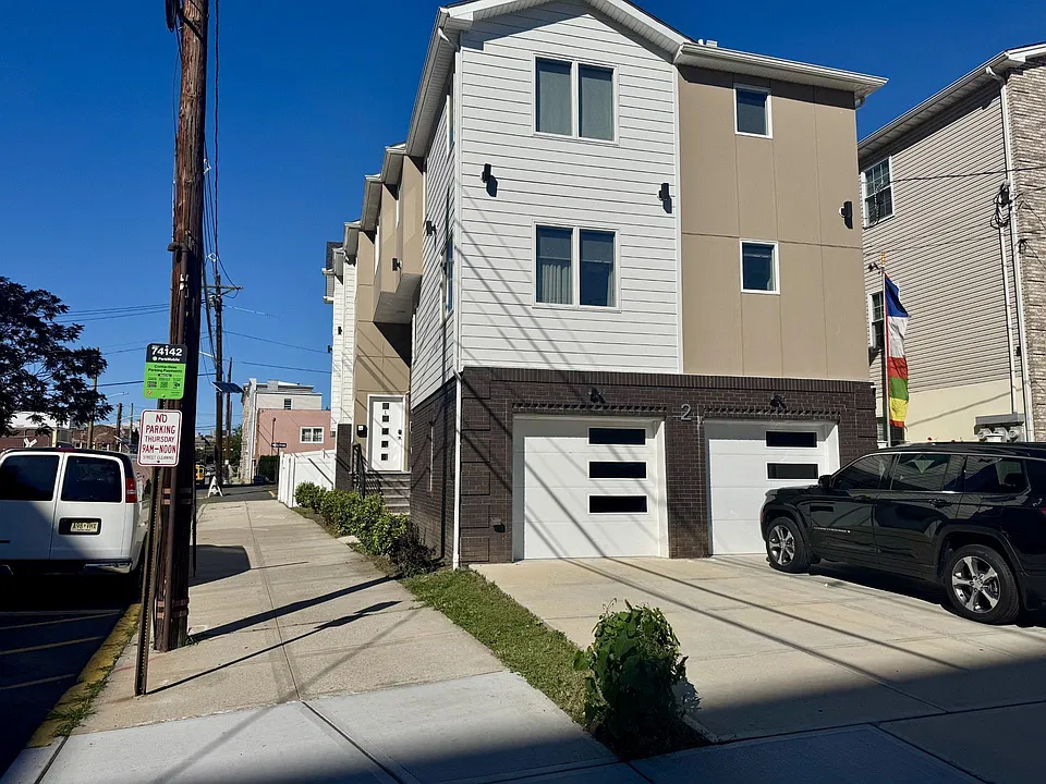 2 Sherman Ave #1R