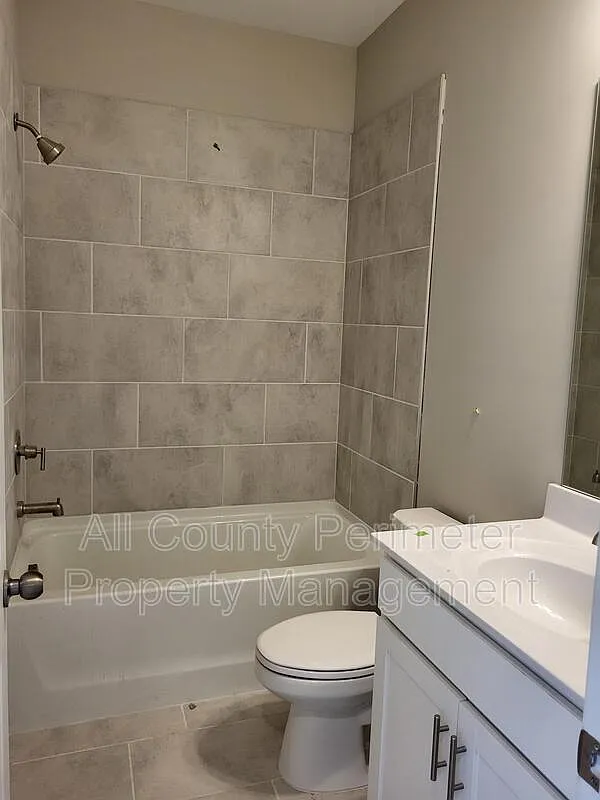 3 bed, 3.5 bath, 2185 sqft, $3,320 — Photo 4