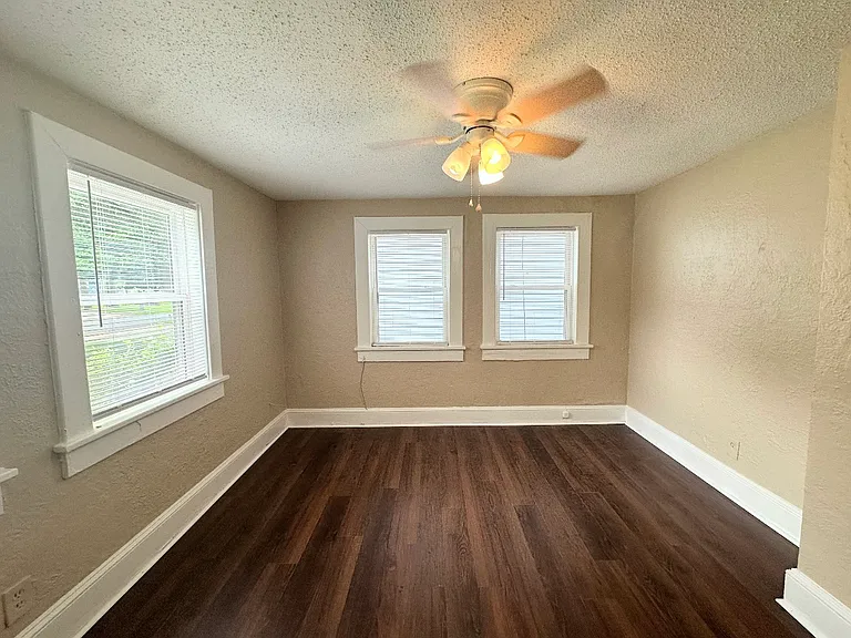 1812 Parkview Ave — Photo 3