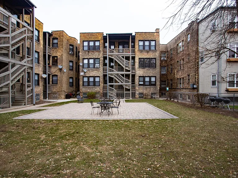 618 Hinman — Photo 10