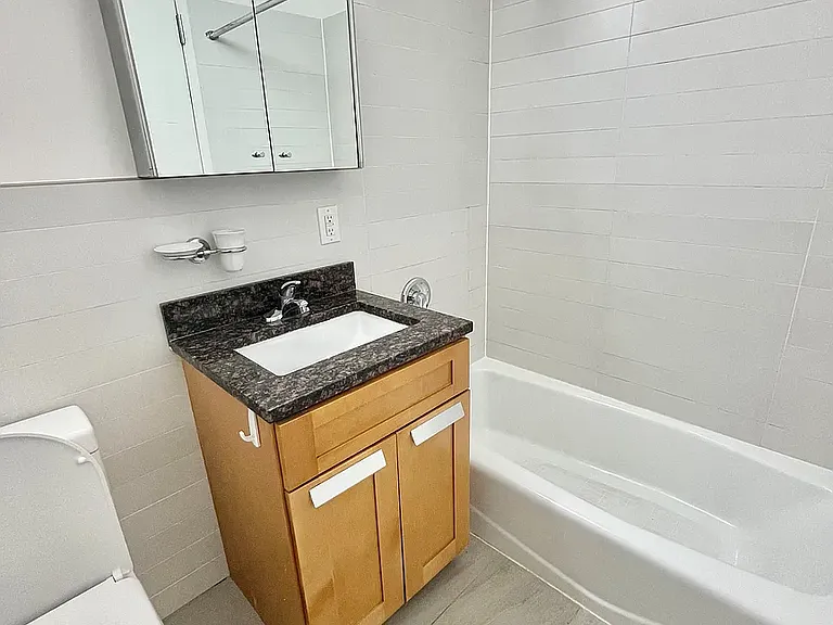 573 W 161st St #2DD — Photo 4