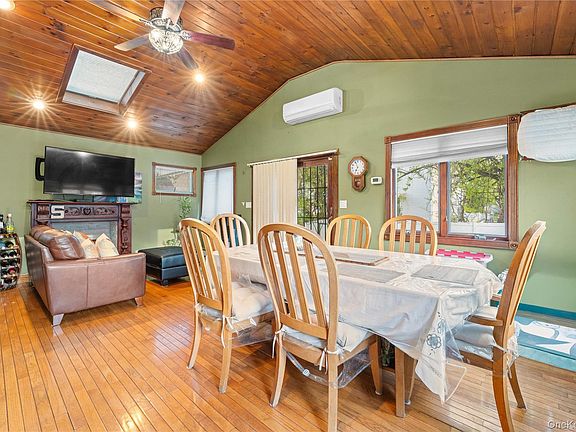 5th image of 554 Grant Avenue