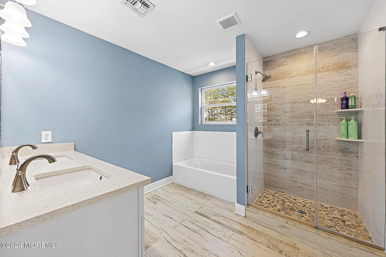 4 bed, 2400 sqft, $4,150 — Photo 3