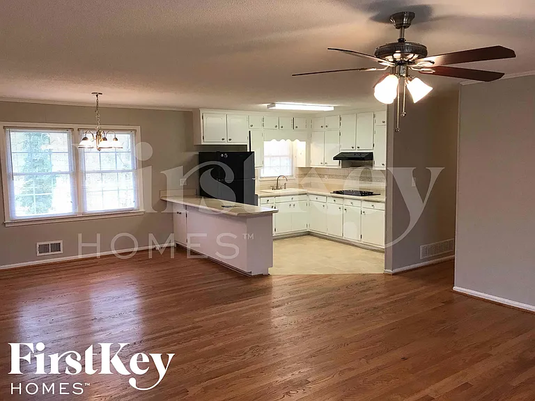 147 Shady Lane Cir — Photo 2