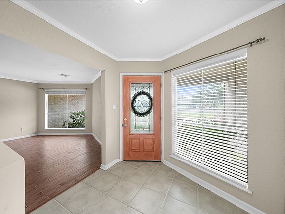 5th image of 2504 Country Club Dr