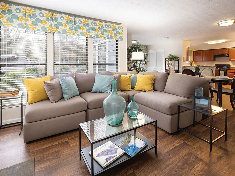 Chatsworth Apartments — Photo 4
