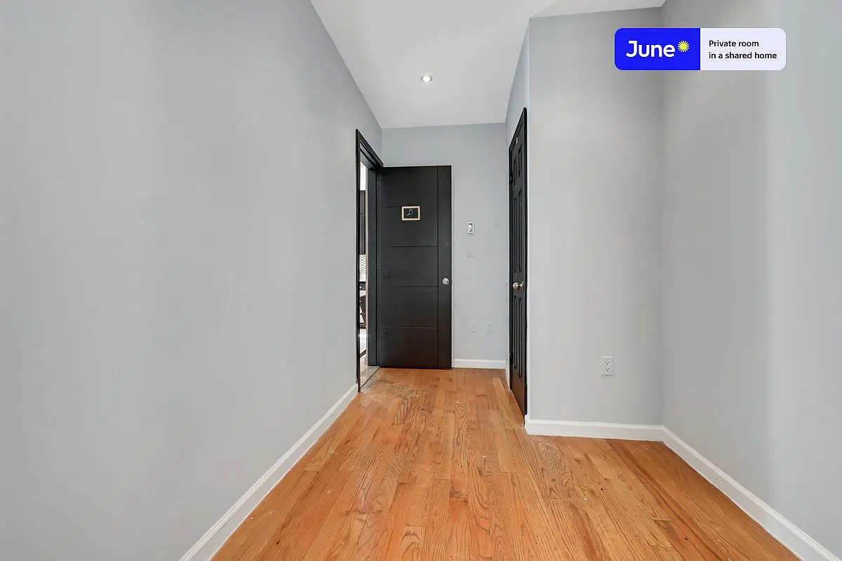 Twin bedroom in 4 bed/1.5 bath home in Upper West Side #763 D — Photo 4