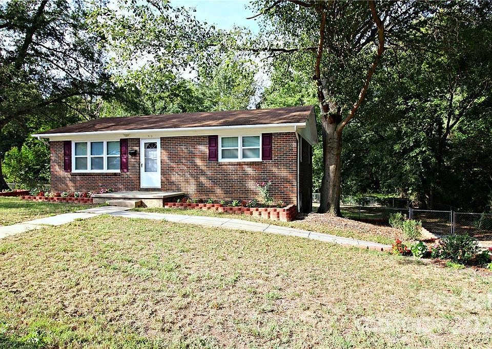 1st image of 913 Brookdale St
